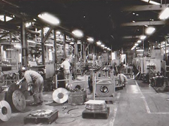 工場風景：85年前から受け継がれ続ける技能